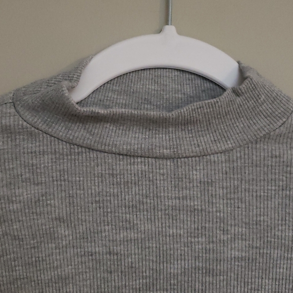 (NWOT) A&F gray mock neck bell sleeves - Picture 3 of 4